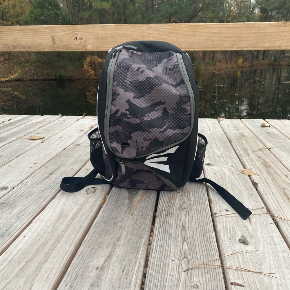 Lightly used excellent condition baseball bag